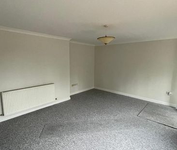 3 bedroom detached bungalow to rent - Photo 3