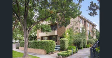 Spacious Sunny Living! - Photo 2