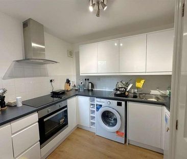 Woodland Grove, Epping, CM16 - Photo 4