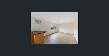 FRESHLY RENOVATED FRONT HOMETTE WITH REAR YARD - NEAR QEH - Photo 5