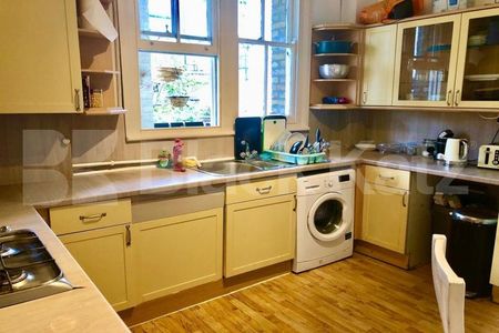 Charming private mansion block in prime location - Photo 5