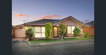 Modern Two Bedroom Freestanding Unit with Spacious Courtyard - Photo 2