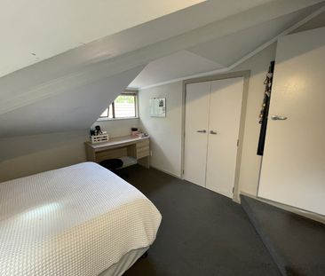 Modern 5-Bedroom Kelburn Living – Ideal for Families or Groups - Photo 4