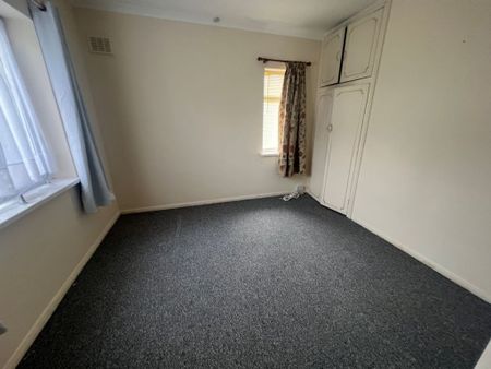 2 Bedroom Bungalow - Photo 2