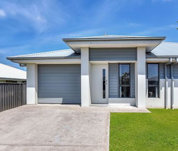 Delightful duplex offering low-maintenance lifestyle - Photo 1