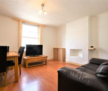 2 bedroom maisonette to rent - Photo 2