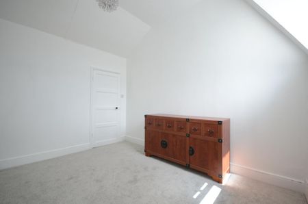 3 bedroom flat to rent - Photo 5