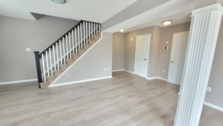 For Lease - 17 Cheltenham Road Unit# 6, Barrie, Ontario - Photo 4