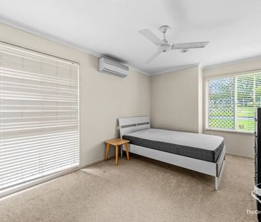 Perfect Family Living in Quiet Street - Photo 1