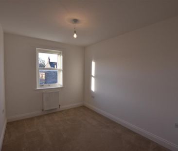 3 bedroom apartment to rent - Photo 4