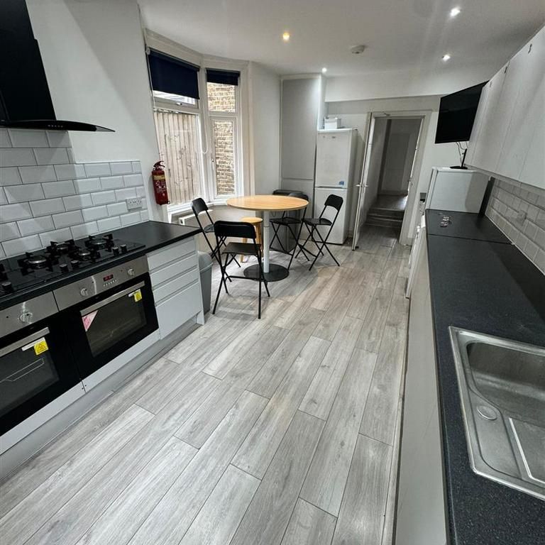 1 bedroom in a house share to rent - Photo 1