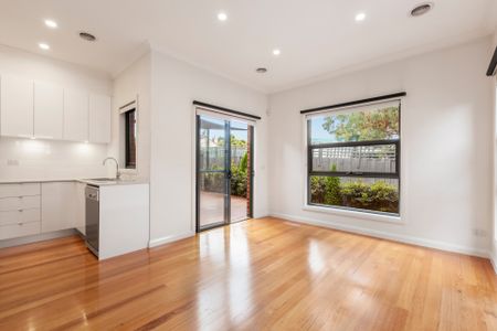 4/33 Vermont Pde, Greensborough, VIC 3088 - Photo 5