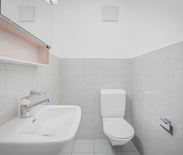 bright apartment in a quiet location - Photo 3