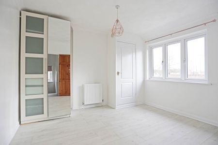 Price £2,100 pcm - Available Now - Unfurnished - Photo 3