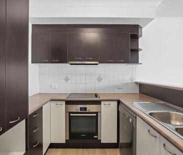 Light Filled Two Bedroom Apartment in Albion - Photo 6