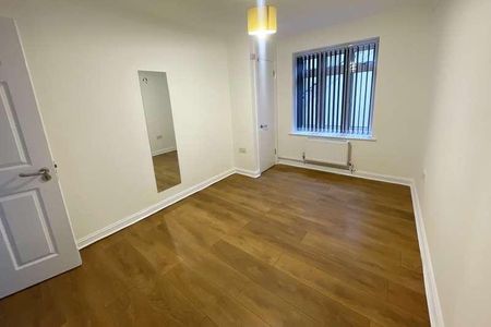 Woking, Surrey, GU21 - Photo 3