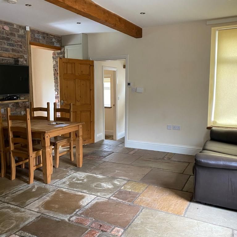 4 bedroom semi-detached house to rent - Photo 1