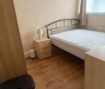 Room in a Shared House, Flack Court, E10 - Photo 5