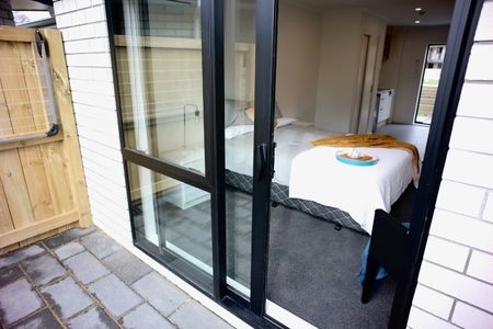 Fully furnished, self contained, studio room! - Photo 3