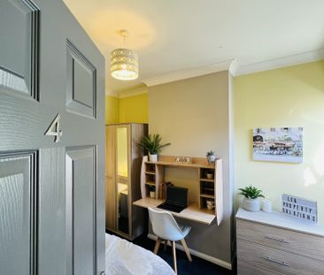 BEDROOM 4 – MEDIUM DOUBLE WITH DESK - Photo 3