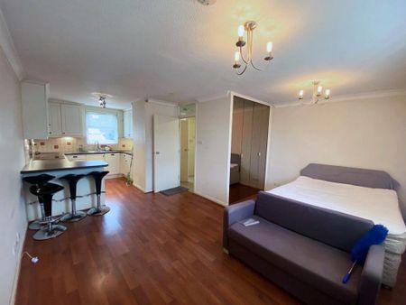 Studio to rent - Photo 2