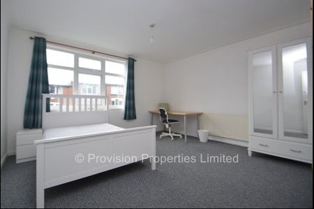 6 Bed Student Properties Leeds - Photo 3