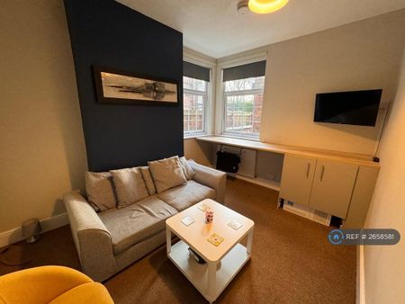 1 bedroom in a house share to rent - Photo 2