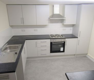 3 bed House - To Let - Photo 3