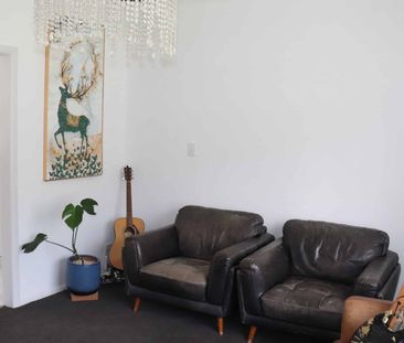 Charming Family Home Under the Hakarimata Ranges - Photo 2