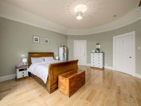 4 bedroom flat to rent - Photo 3