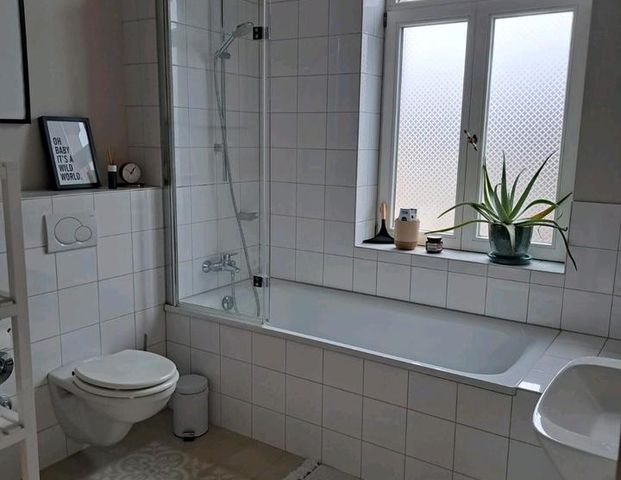 Wunderschöne teilmöblierte Altbauwohnung für 8 Monate zu vermiete - Foto 1