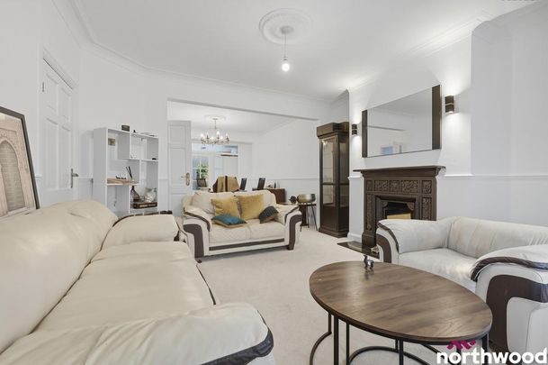 4 bedroom end of terrace house to rent - Photo 1