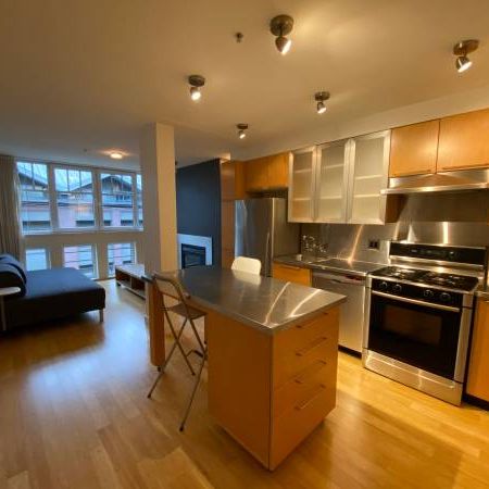 (DPMonline.ca) NYC-Inspired Yaletown Warehouse Conversion - Photo 4