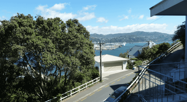 Amazing harbour views! - Photo 1