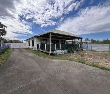 Spacious Three Bedroom Family Home - Double Shed, Generous yard and... - Photo 2