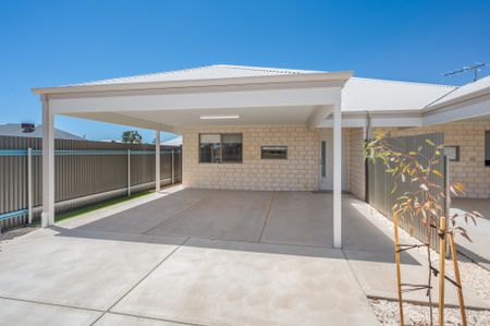 Modern 3x2 Home In Somerville - Photo 3