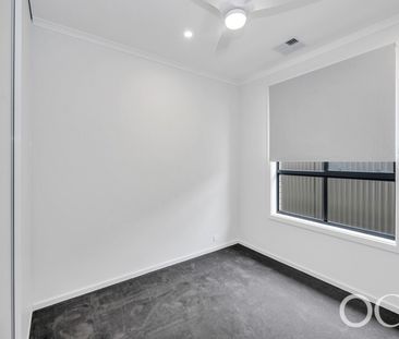 Open the Door to Coastal Comfort - Photo 3