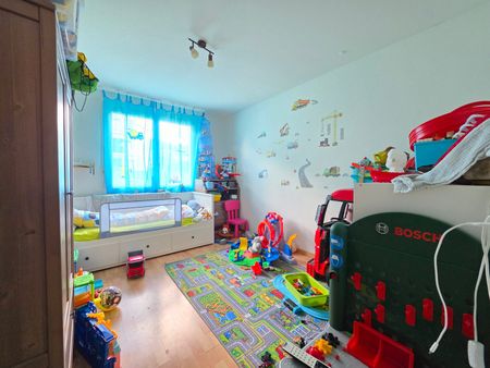 Grosszügige 4.5-Zimmer-Wohnung an zentraler Lage zu vermieten - Photo 4