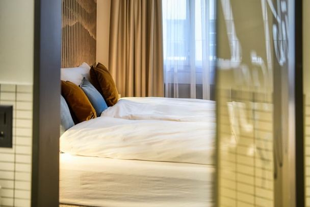 "Neues möbliertes 2-Zimmer-Apartment an sehr zentraler Lage in Altdorf" - Photo 1