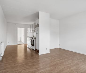 Velplaceret og delevenlig bolig med altan - Photo 3