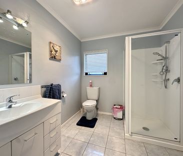3-Bedroom Home in Lower Hutt! - Photo 5
