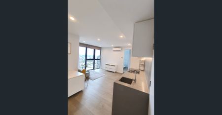 Sophisticated Avant Living - Photo 4