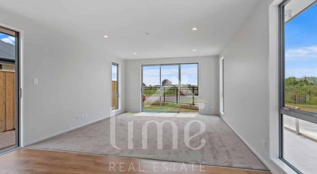 Inviting, impressive and ideal location! - Photo 1