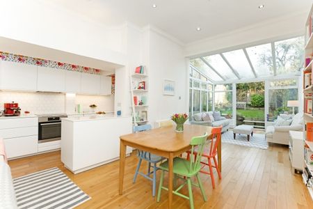 3 bedroom flat to rent - Photo 2