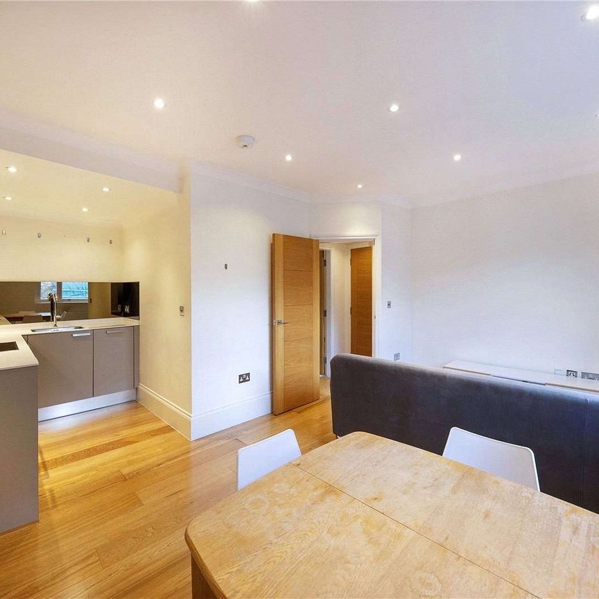 A stylish one bedroom apartment right at the heart of Soho. - Photo 1