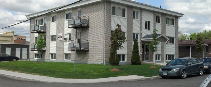 367 Raymond - Photo 1