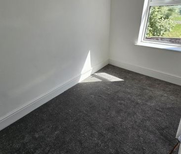 2 bed Terraced - To Let - Photo 5