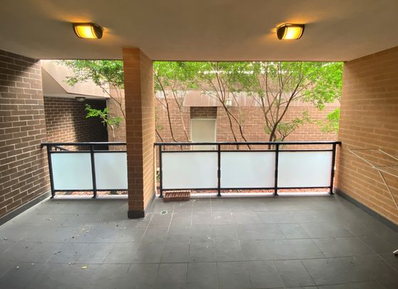 Experience Urban Sophistication: 3-Bed Sanctuary in Redfern's Vibrant Heart - Photo 1