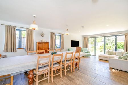7 bedroom detached house to rent - Photo 4