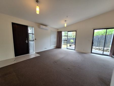 Contemporary Townhouse - Photo 3